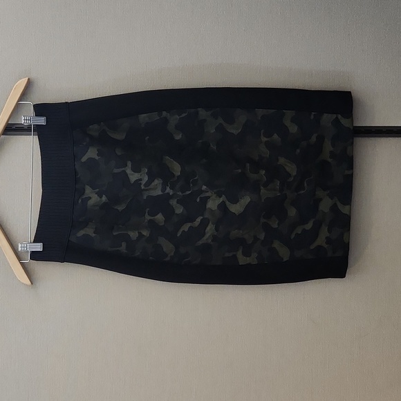 Maeve Camo Pencil Skirt Size 8 - Picture 3 of 16